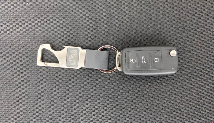 2015 Volkswagen Jetta HIGHLINE TDI AT, Diesel, Automatic, 97,503 km, Key Close up