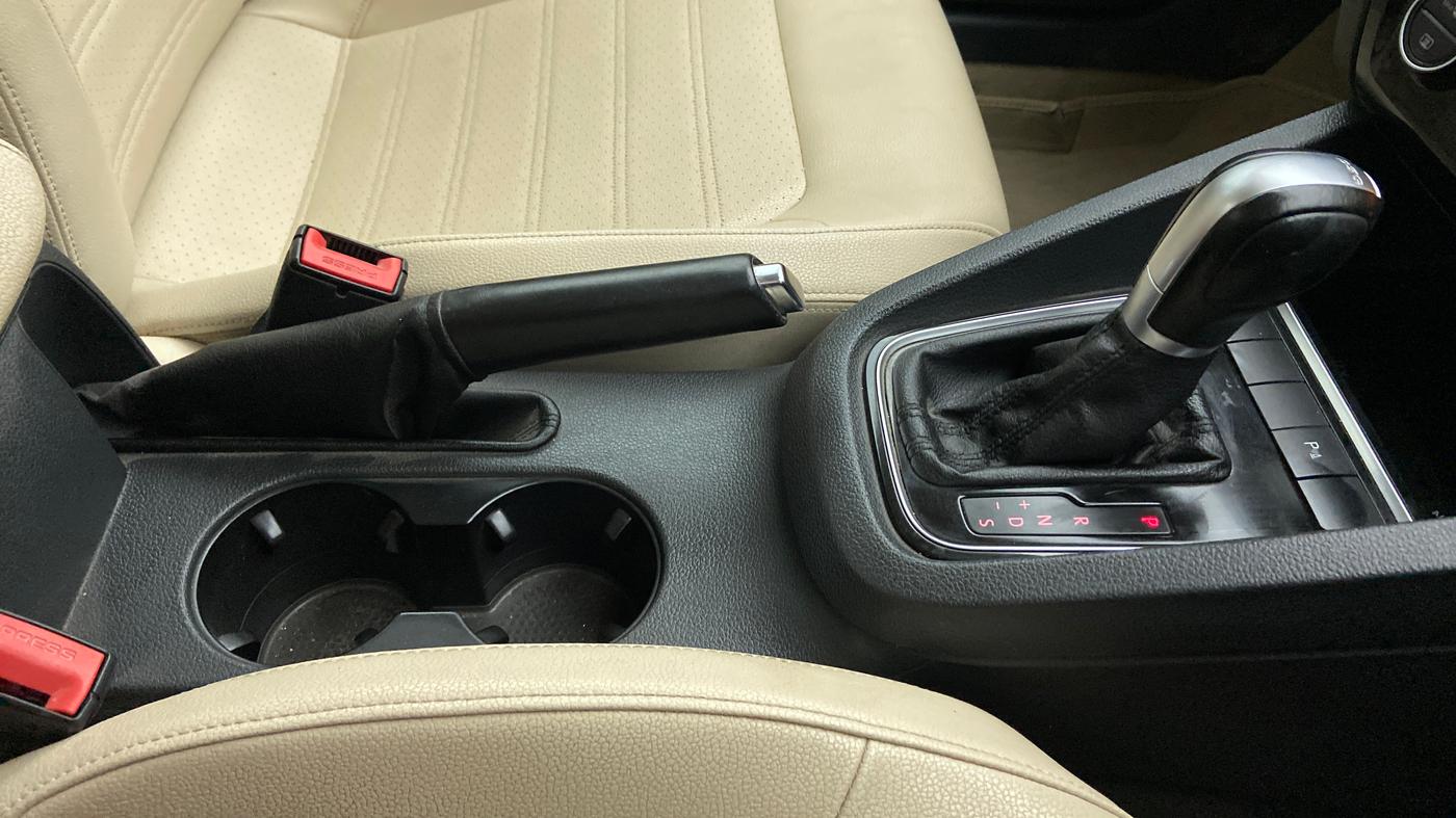 2015 Volkswagen Jetta HIGHLINE TDI AT, Diesel, Automatic, 97,503 km, Gear Lever