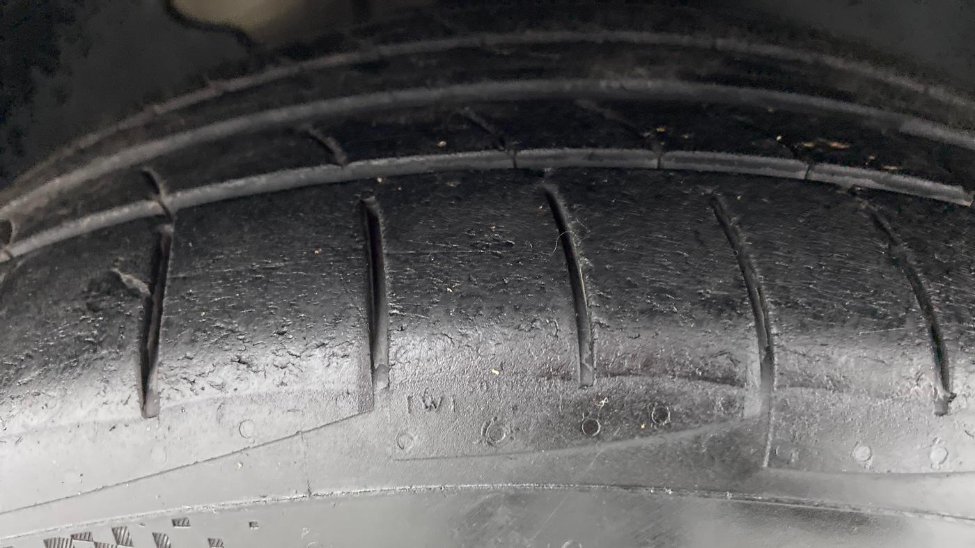 2015 Volkswagen Jetta HIGHLINE TDI AT, Diesel, Automatic, 97,503 km, Right Front Tyre Tread