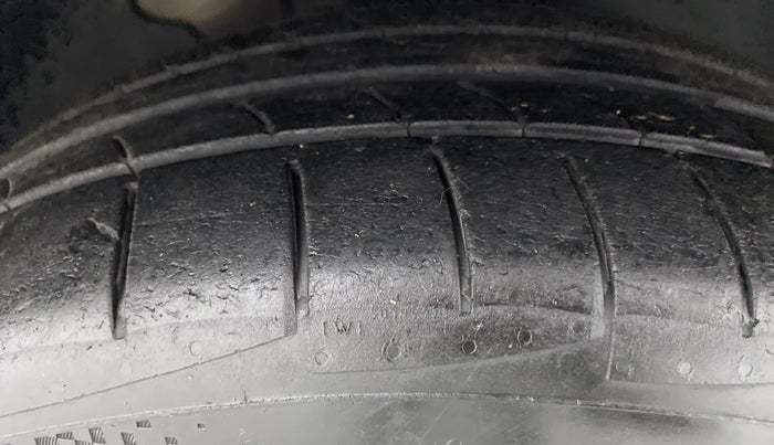 2015 Volkswagen Jetta HIGHLINE TDI AT, Diesel, Automatic, 97,503 km, Right Front Tyre Tread