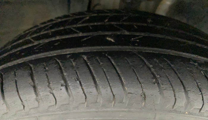 2021 Nissan MAGNITE XV PREMIUM DUAL TONE, Petrol, Manual, 43,055 km, Right Front Tyre Tread
