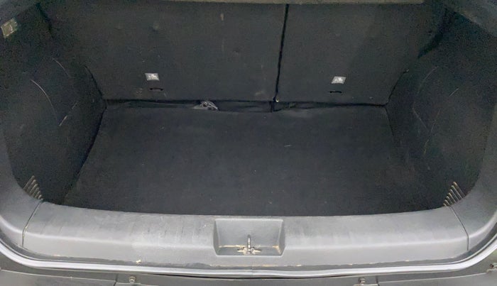 2021 Nissan MAGNITE XV PREMIUM DUAL TONE, Petrol, Manual, 43,055 km, Boot Inside