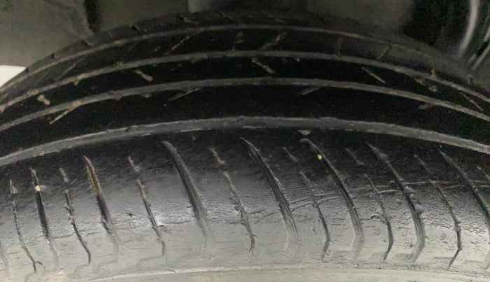 2021 Nissan MAGNITE XV PREMIUM DUAL TONE, Petrol, Manual, 43,055 km, Right Rear Tyre Tread