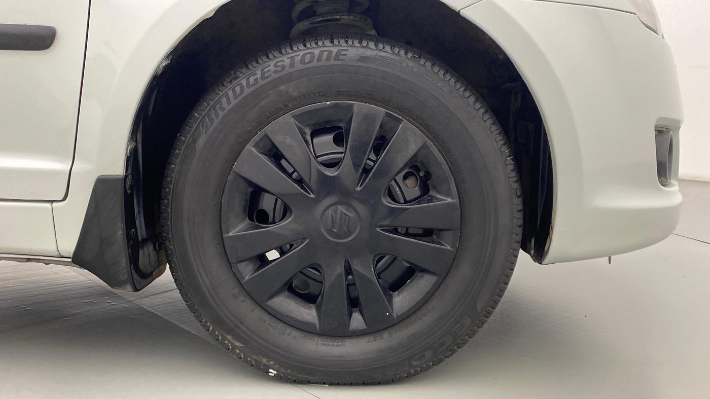 2011 Maruti Swift VXI D, Petrol, Manual, 88,298 km, Right Front Wheel