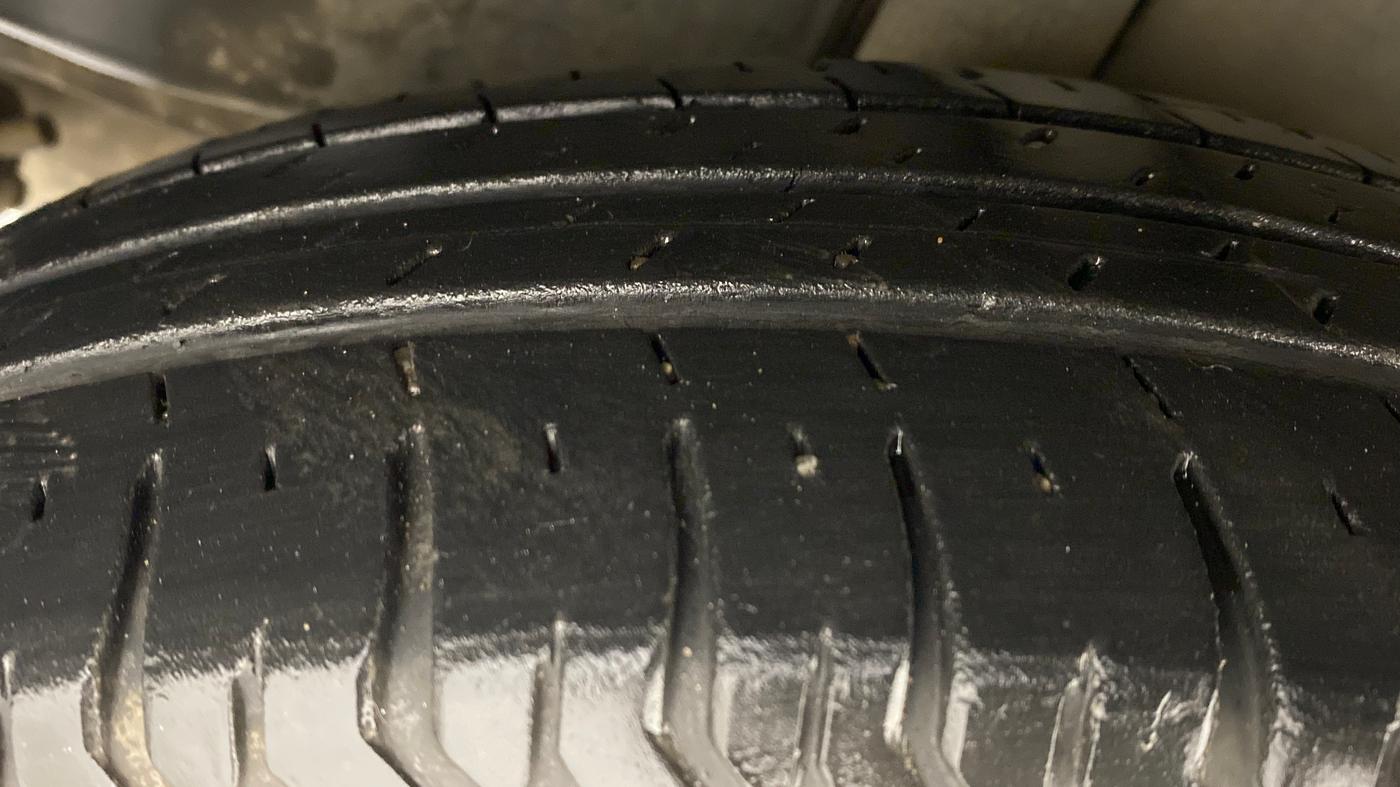 2011 Maruti Swift VXI D, Petrol, Manual, 88,298 km, Right Rear Tyre Tread