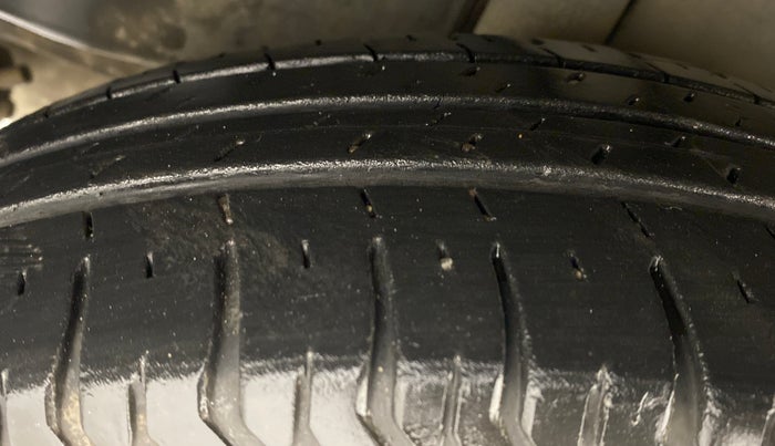 2011 Maruti Swift VXI D, Petrol, Manual, 88,298 km, Right Rear Tyre Tread