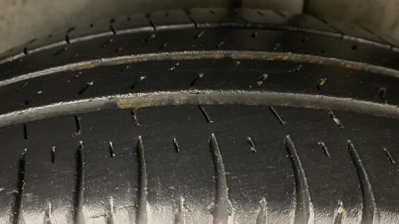 2011 Maruti Swift VXI D, Petrol, Manual, 88,298 km, Left Rear Tyre Tread