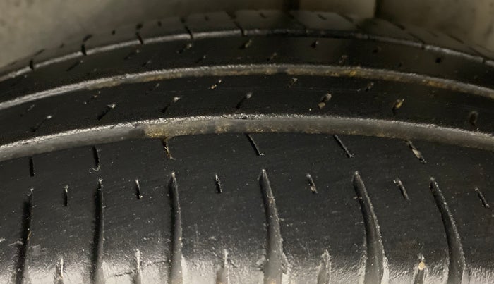 2011 Maruti Swift VXI D, Petrol, Manual, 88,298 km, Left Rear Tyre Tread