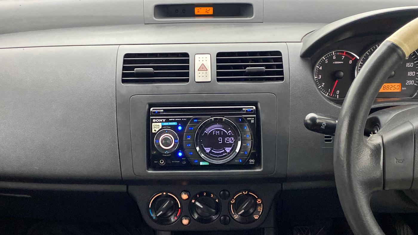 2011 Maruti Swift VXI D, Petrol, Manual, 88,298 km, Air Conditioner
