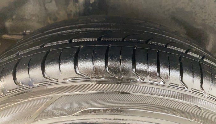 2014 Honda City 1.5L I-VTEC S MT, Petrol, Manual, 1,27,416 km, Right Rear Tyre Tread