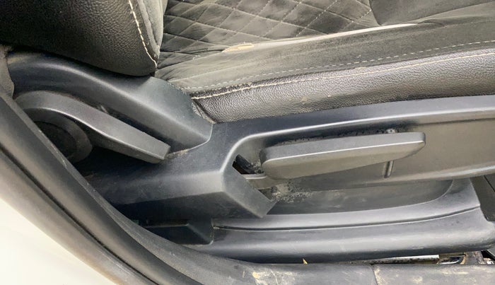 2020 Tata ALTROZ XZ DIESEL, Diesel, Manual, 1,43,911 km, Driver Side Adjustment Panel