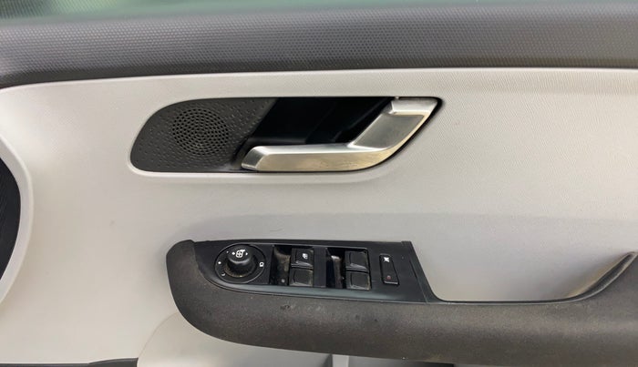 2020 Tata ALTROZ XZ DIESEL, Diesel, Manual, 1,43,911 km, Driver Side Door Panels Control