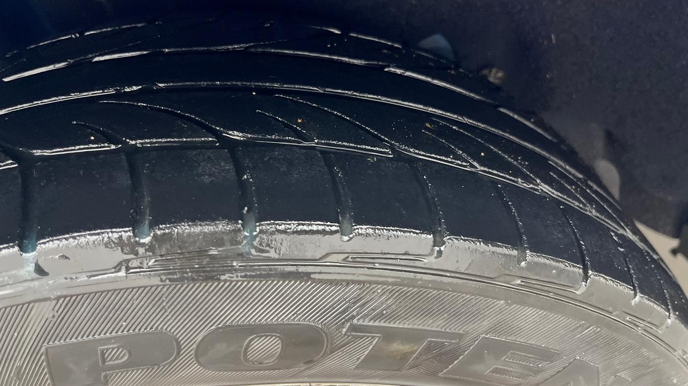 2015 Ford Ecosport TITANIUM 1.5L PETROL AT, Petrol, Automatic, 1,04,327 km, Right Rear Tyre Tread