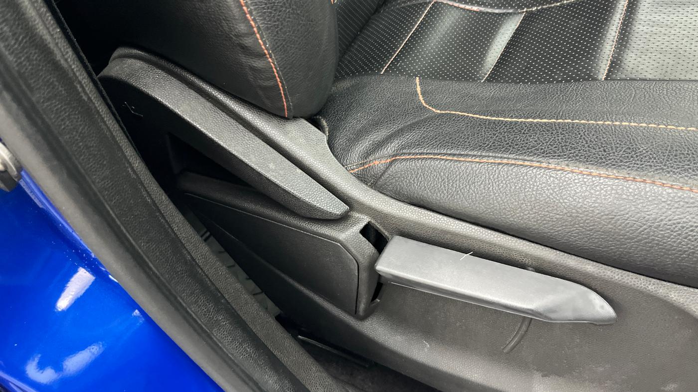 2015 Ford Ecosport TITANIUM 1.5L PETROL AT, Petrol, Automatic, 1,04,327 km, Driver Side Adjustment Panel
