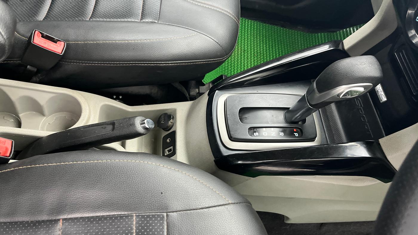 2015 Ford Ecosport TITANIUM 1.5L PETROL AT, Petrol, Automatic, 1,04,327 km, Gear Lever