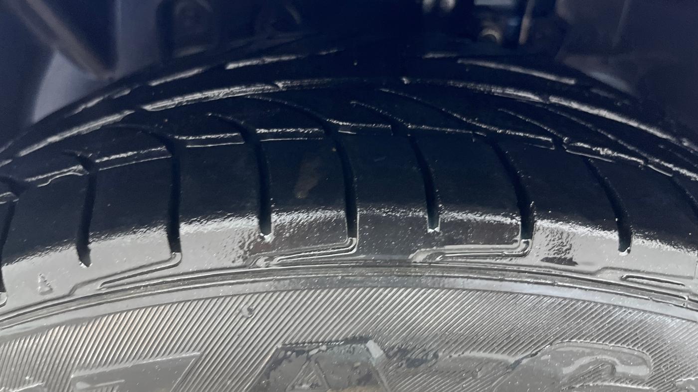 2015 Ford Ecosport TITANIUM 1.5L PETROL AT, Petrol, Automatic, 1,04,327 km, Left Front Tyre Tread