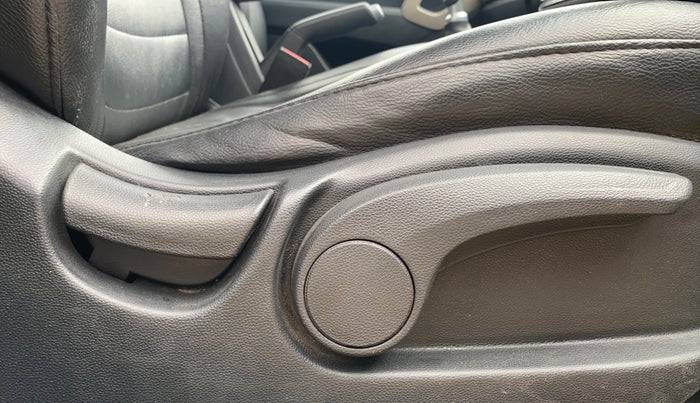 2017 Hyundai Creta SX PLUS 1.6 PETROL, Petrol, Manual, 99,932 km, Driver Side Adjustment Panel