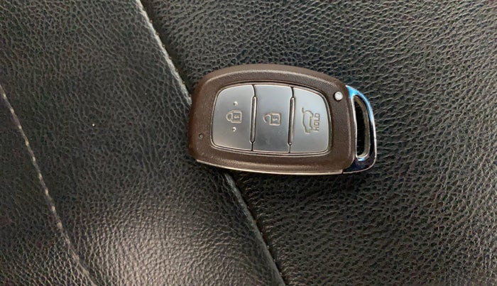 2017 Hyundai Creta SX PLUS 1.6 PETROL, Petrol, Manual, 99,932 km, Key Close Up