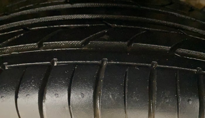 2017 Hyundai Creta SX PLUS 1.6 PETROL, Petrol, Manual, 99,932 km, Right Front Tyre Tread