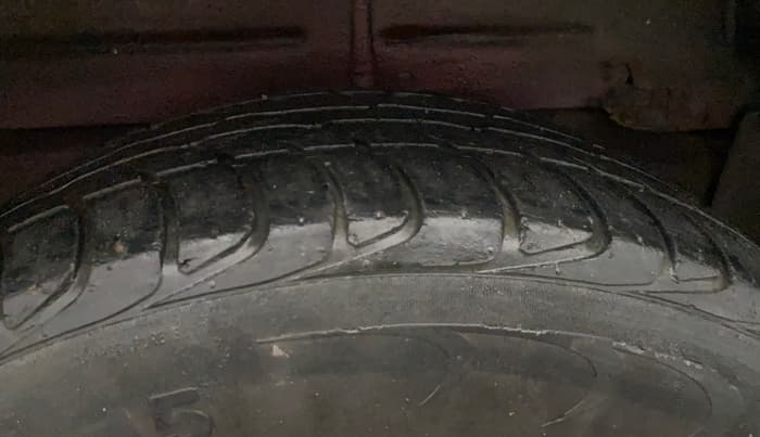 2014 Mahindra Quanto C4, Diesel, Manual, 47,232 km, Left Rear Tyre Tread