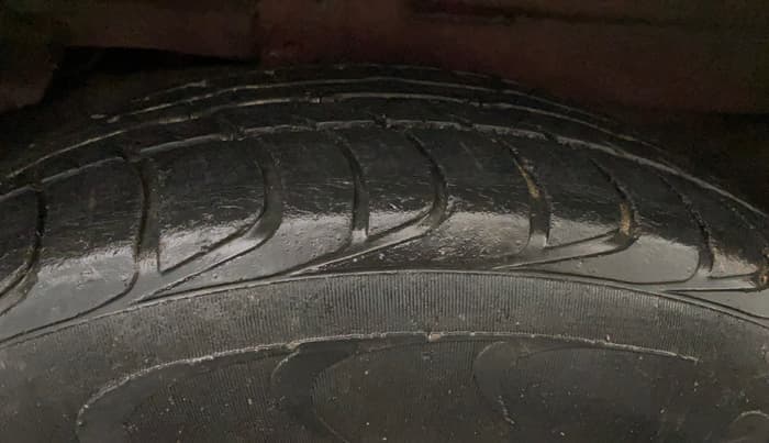 2014 Mahindra Quanto C4, Diesel, Manual, 47,232 km, Right Rear Tyre Tread