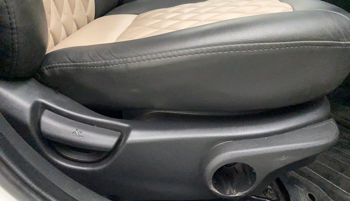 2015 Hyundai Grand i10 ASTA AT 1.2 KAPPA VTVT, Petrol, Automatic, 48,932 km, Driver Side Adjustment Panel