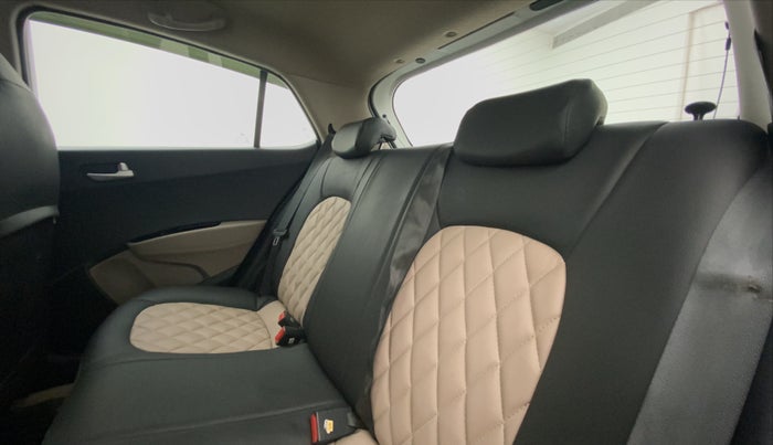 2015 Hyundai Grand i10 ASTA AT 1.2 KAPPA VTVT, Petrol, Automatic, 48,932 km, Right Side Rear Door Cabin