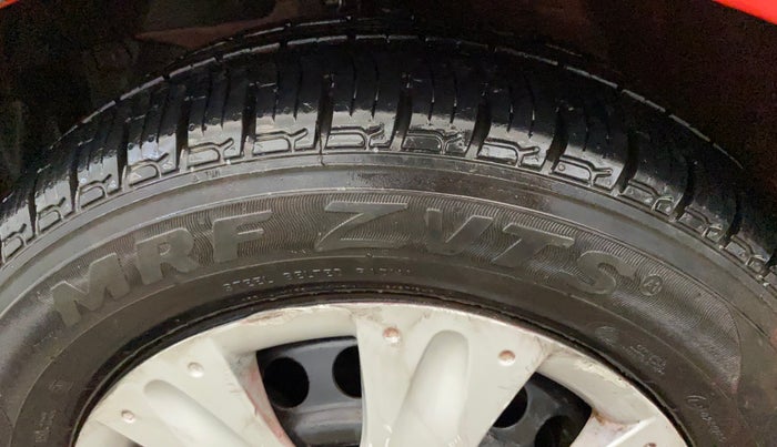 2015 Honda Brio S MT, Petrol, Manual, 45,577 km, Left Front Tyre Tread