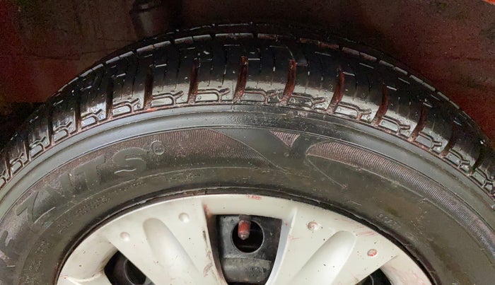 2015 Honda Brio S MT, Petrol, Manual, 45,577 km, Right Rear Tyre Tread