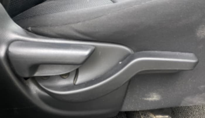 2017 Honda BR-V 1.5L I-VTEC V CVT, Petrol, Automatic, 1,35,035 km, Driver Side Adjustment Panel