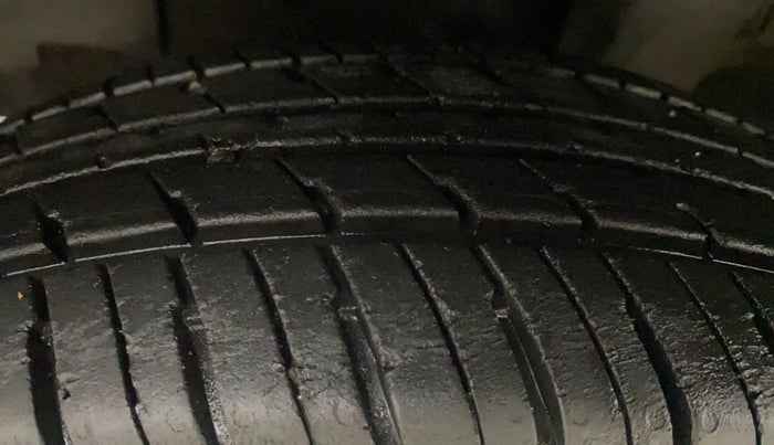 2017 Renault Kwid 1.0 RXT 02 Anniversary Edition, Petrol, Manual, 16,853 km, Left Front Tyre Tread