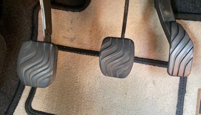 2017 Renault Kwid 1.0 RXT 02 Anniversary Edition, Petrol, Manual, 16,853 km, Pedals