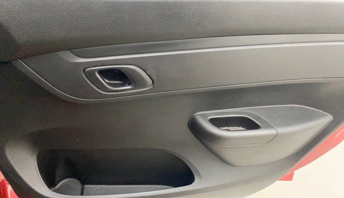 2017 Renault Kwid 1.0 RXT 02 Anniversary Edition, Petrol, Manual, 16,853 km, Driver Side Door Panels Control