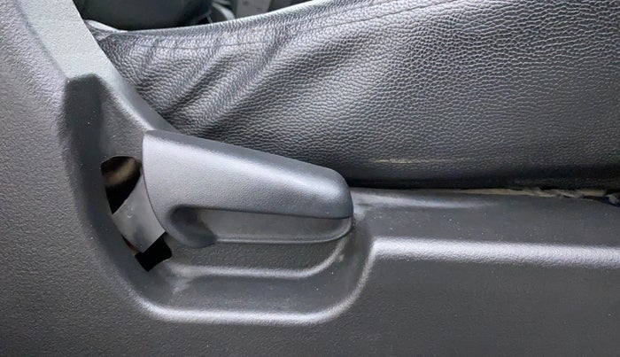 2014 Maruti Wagon R 1.0 VXI, Petrol, Manual, 83,098 km, Driver Side Adjustment Panel