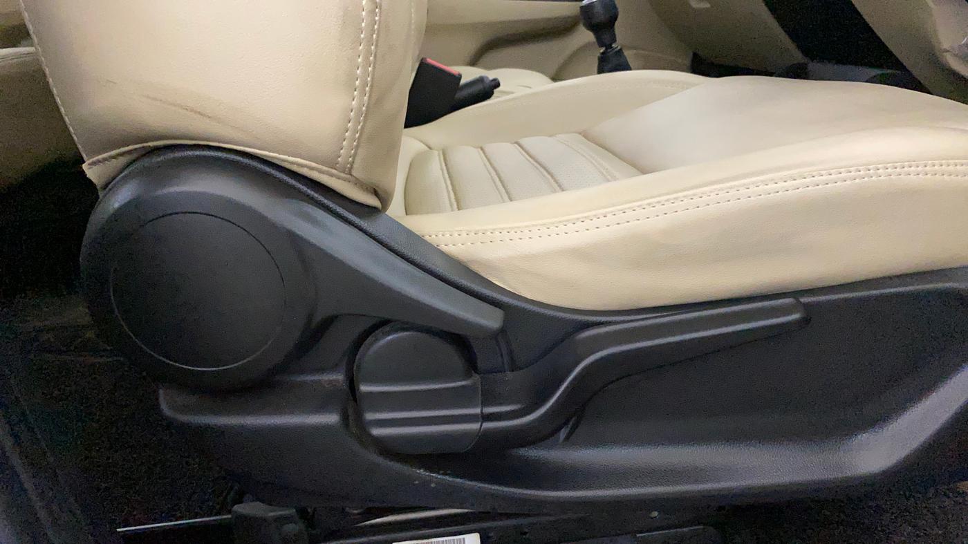 2023 Honda Amaze 1.2L I-VTEC VX, CNG, Manual, 26,288 km, Driver Side Adjustment Panel