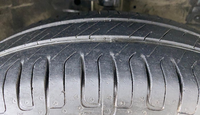 2014 Maruti Swift Dzire LXI 1.2 BS IV, Petrol, Manual, 59,068 km, Right Front Tyre Tread