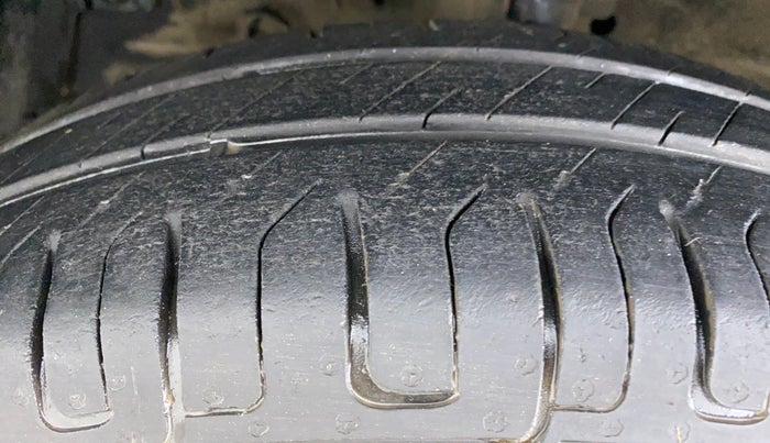 2014 Maruti Swift Dzire LXI 1.2 BS IV, Petrol, Manual, 59,068 km, Left Front Tyre Tread
