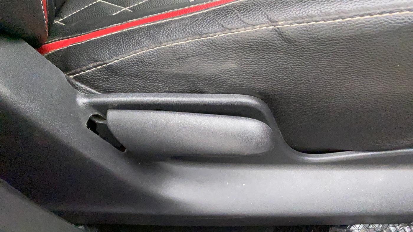 2016 Maruti Swift VXI, Petrol, Manual, 37,715 km, Driver Side Adjustment Panel