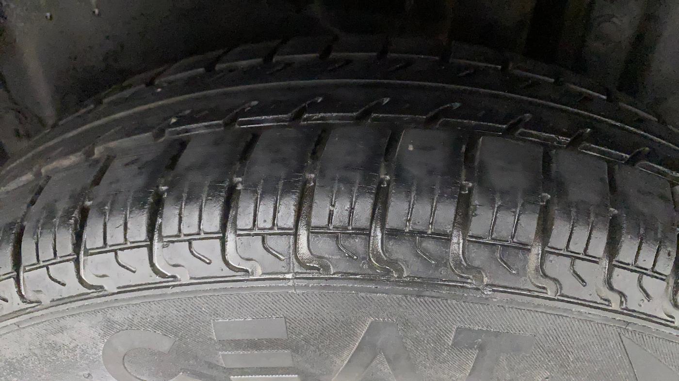 2016 Maruti Swift VXI, Petrol, Manual, 37,715 km, Left Rear Tyre Tread