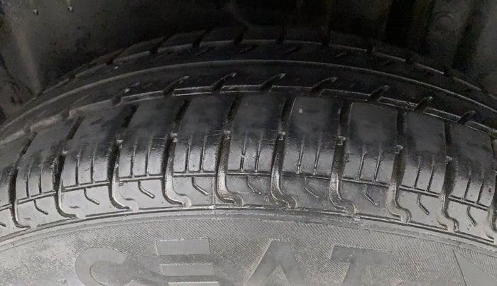 2016 Maruti Swift VXI, Petrol, Manual, 37,715 km, Left Rear Tyre Tread