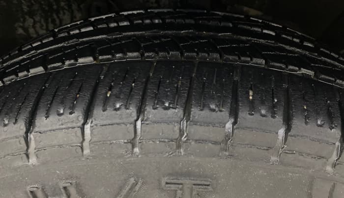 2014 Nissan Terrano XV D THP 110 PS, Diesel, Manual, 83,912 km, Right Front Tyre Tread
