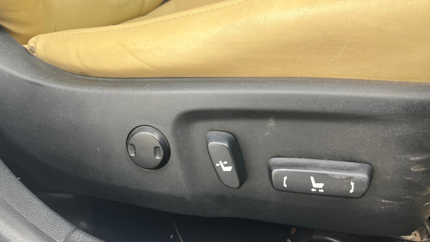 2014 Toyota Corolla Altis VL CVT PETROL, Petrol, Automatic, 1,08,352 km, Driver Side Adjustment Panel