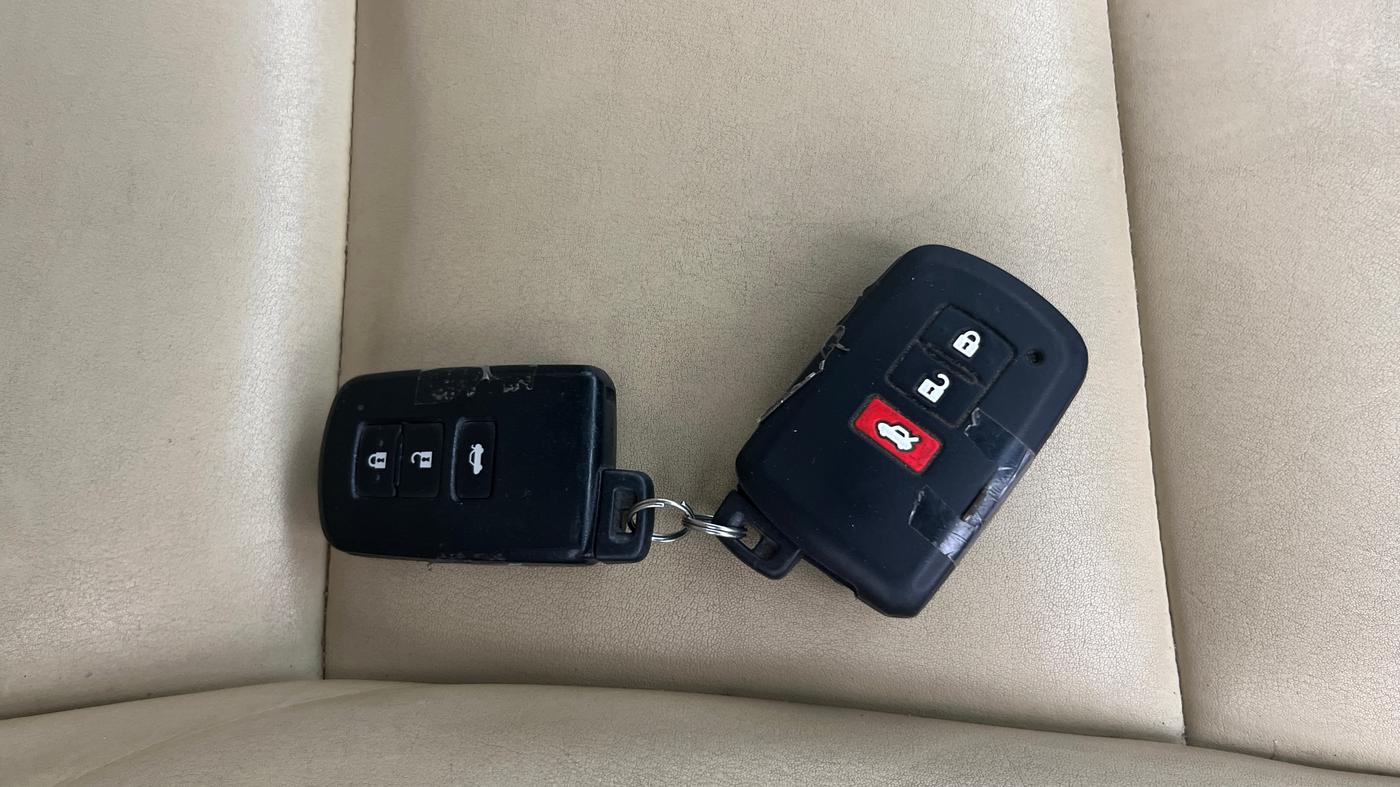 2014 Toyota Corolla Altis VL CVT PETROL, Petrol, Automatic, 1,08,352 km, Key Close Up