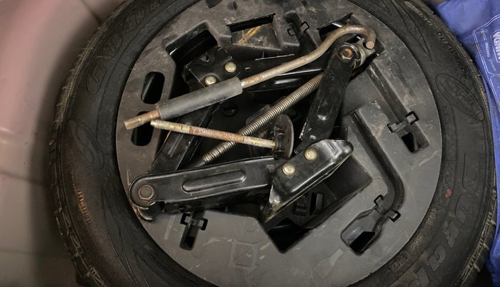 2016 Mahindra Kuv100 K8 6 STR, Petrol, Manual, 54,693 km, Spare Tyre