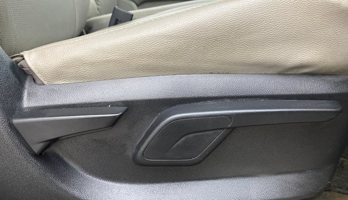 2016 Mahindra Kuv100 K8 6 STR, Petrol, Manual, 54,693 km, Driver Side Adjustment Panel