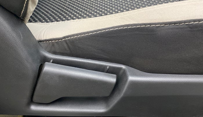 2019 Renault TRIBER RXZ, CNG, Manual, 52,229 km, Driver Side Adjustment Panel