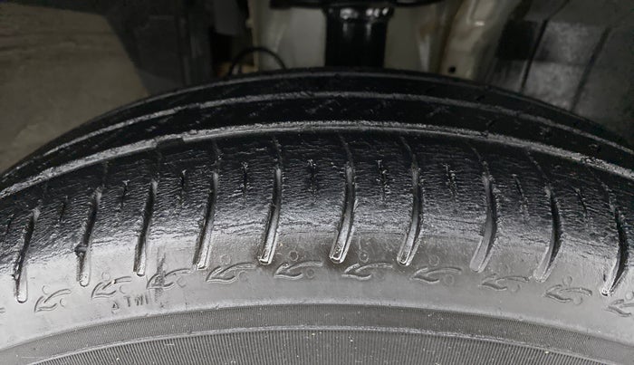 2019 Renault TRIBER RXZ, CNG, Manual, 52,229 km, Right Front Tyre Tread