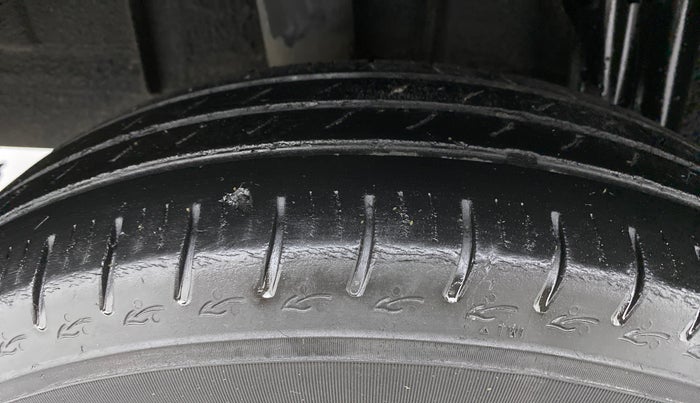 2019 Renault TRIBER RXZ, CNG, Manual, 52,229 km, Right Rear Tyre Tread