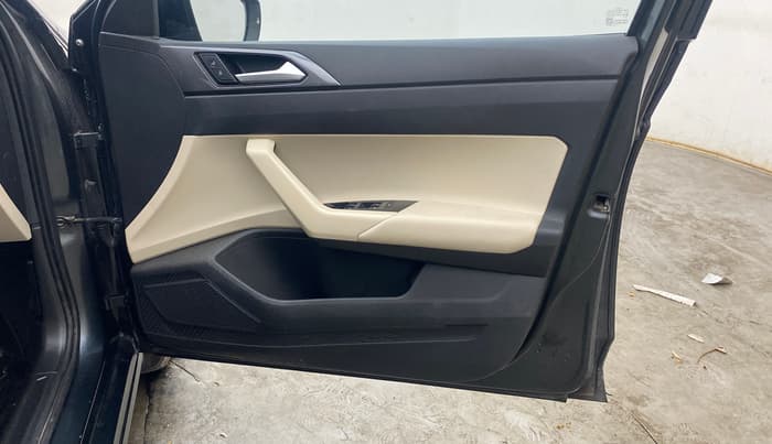 2022 Volkswagen VIRTUS GT PLUS TSI 1.5 EVO DSG, Petrol, Automatic, 45,060 km, Driver Side Door Panels Control