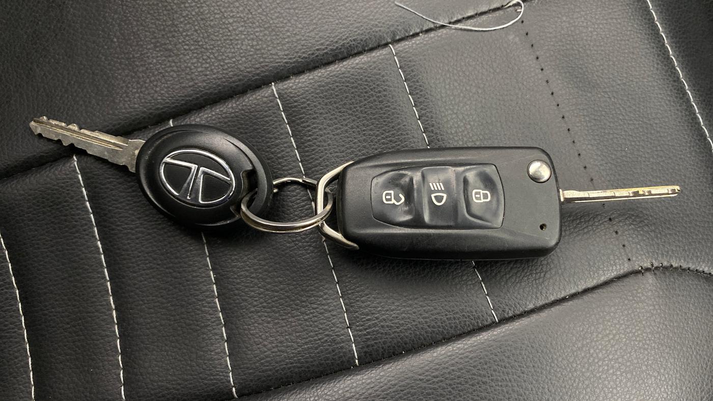2017 Tata TIGOR XZ (O) PETROL, Petrol, Manual, 72,438 km, Key Close Up